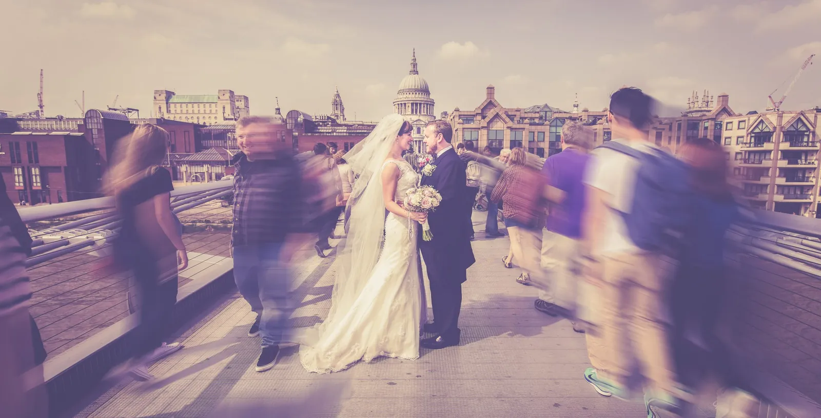 Relaxed wedding photography at St Paul's, London